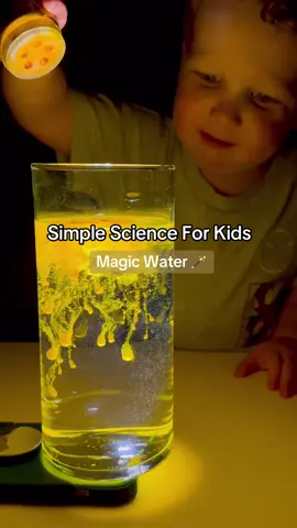 Try this magical trend with your kids to see how they react 🥹 #Science #kidsactivities #kiwico #scienceforkids #magic #scienceexperiments #LearnOnTikTok 