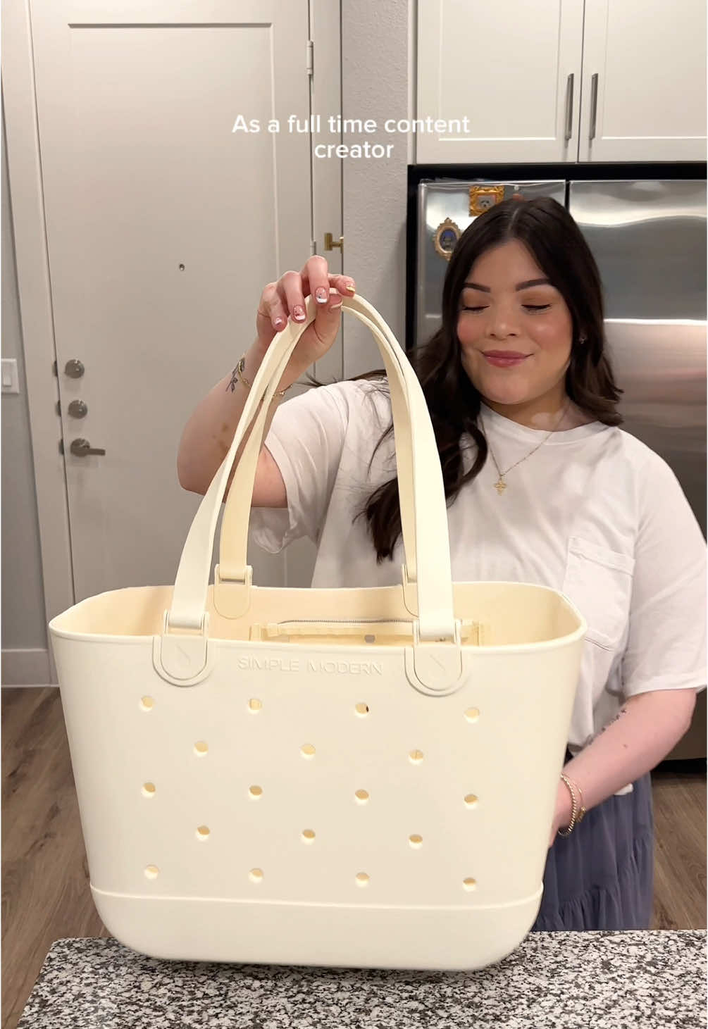 picnic days with @Simple Modern 🌸✨ absolutely loving my Simple Modern Getaway Bag! I have the large size in the cream color, and I’m obsessed. It’s versatile, spacious, water resistant, and super easy to clean! Perfect for everything from beach days to pool hangs and of course, spontaneous picnics like today. #simplemodernpartner 