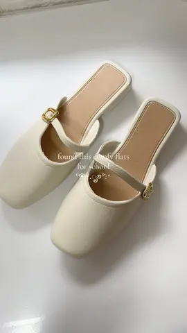 made with plastic. perfect din sa tag ulan #flat #slippers #footwearforrainyseason 