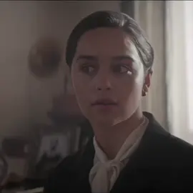كبر حبك حلم وانساك !! #emiliaclarke 