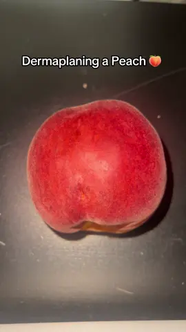 Ever wonder how dermaplaning works? 🍑 Here’s a visual! It gently removes peach fuzz + dead skin, leaving your face smooth, radiant, and glowing. I’m located at Blended Beauty in Reidland! #esthetician #esthetics #estheticianlife #dermaplaning #skincare #facial