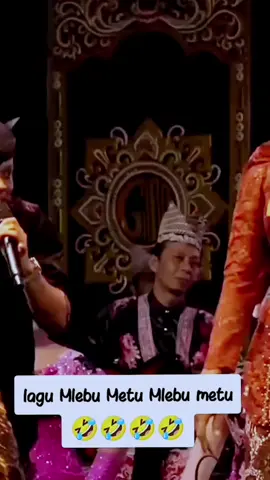 Mlebu Metu Mlebu Metu #hiburan #cakpercil_real #dagelan#cakpercil#percilkuntet#percilyudho#percillucu#pecilviral#fypシ゚viral🖤tiktok #foryoupage 