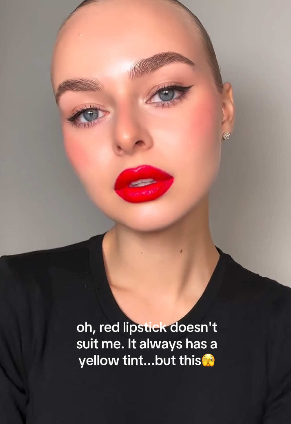 Perfect cold tone red lipstick Unafraid 08 @Too Faced #makeup #redlips #redlipstick #makeuptips 