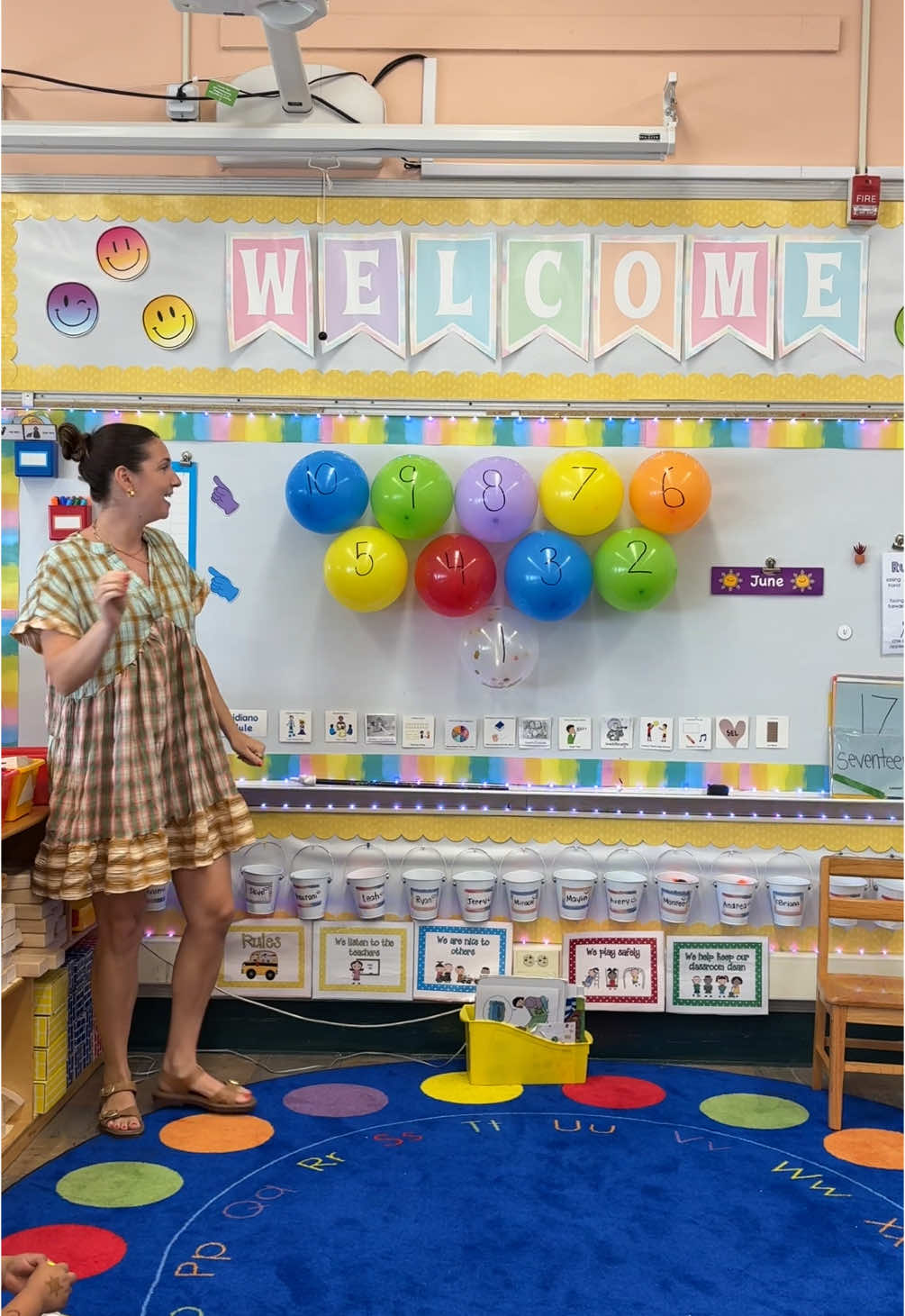 HELLO SUMMER 🎉#summercountdown #teachersoftiktok #preschoolteacher #ballooncountdown 