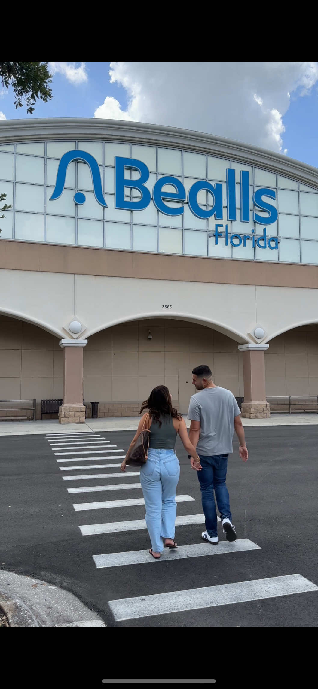 #ad Wait for the end for their reaction🥹😍 @Bealls Florida is the place to shop for your fun summer needs or to even surprise the kids! They have everyday items and amazing prices. Head to the link in our bio to find your nearest store! #BeallsFloridaPartner #shopwithme #thecarlins #shopping #cutebaby #surprise #parentlife #reels 