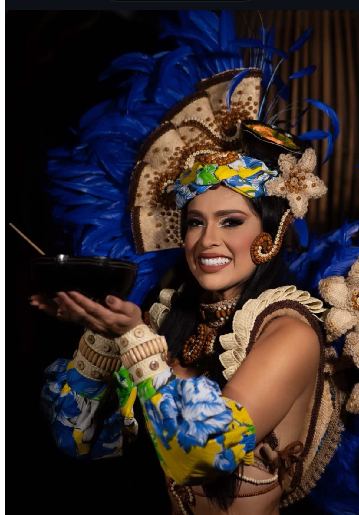 1ª noite de ensaio técnico assinando o figurino da Rainha do Folclore do Boi Caprichoso, Cleise Simas. Representando as mulheres tacacazeiras. @Boi Bumbá Caprichoso @cleisebsimas 