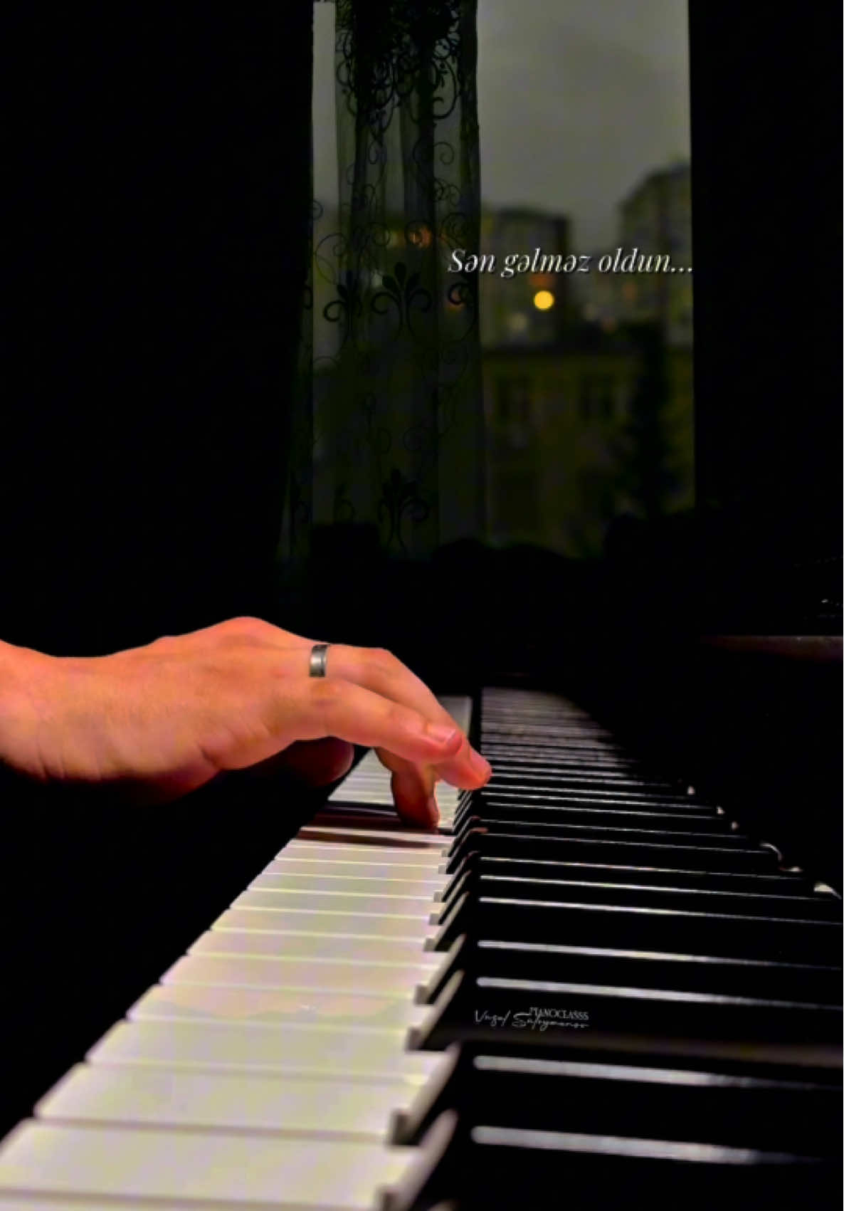 Sən gəlməz oldun…  #səngəlməzoldun #vüsalsüleymanov #pianoclasss #pianist #piano #pianocover #fyp #keşfet #trend #viral 