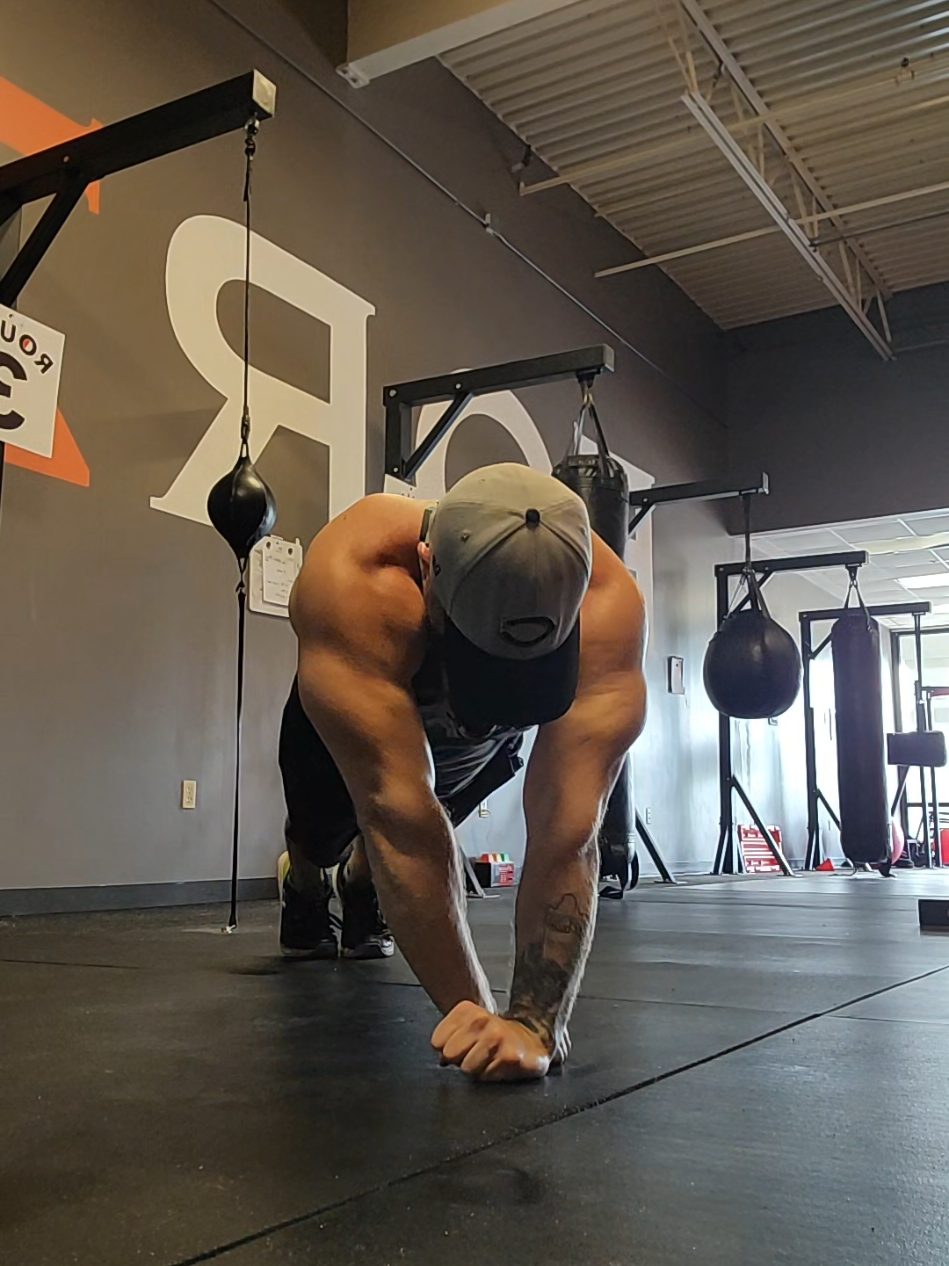 growing these big boy triceps 💪 #fyp #pushups #pushupchallenge #challenge #Fitness #fitnesschallenge #triceps #workout #exercise #homeworkout 