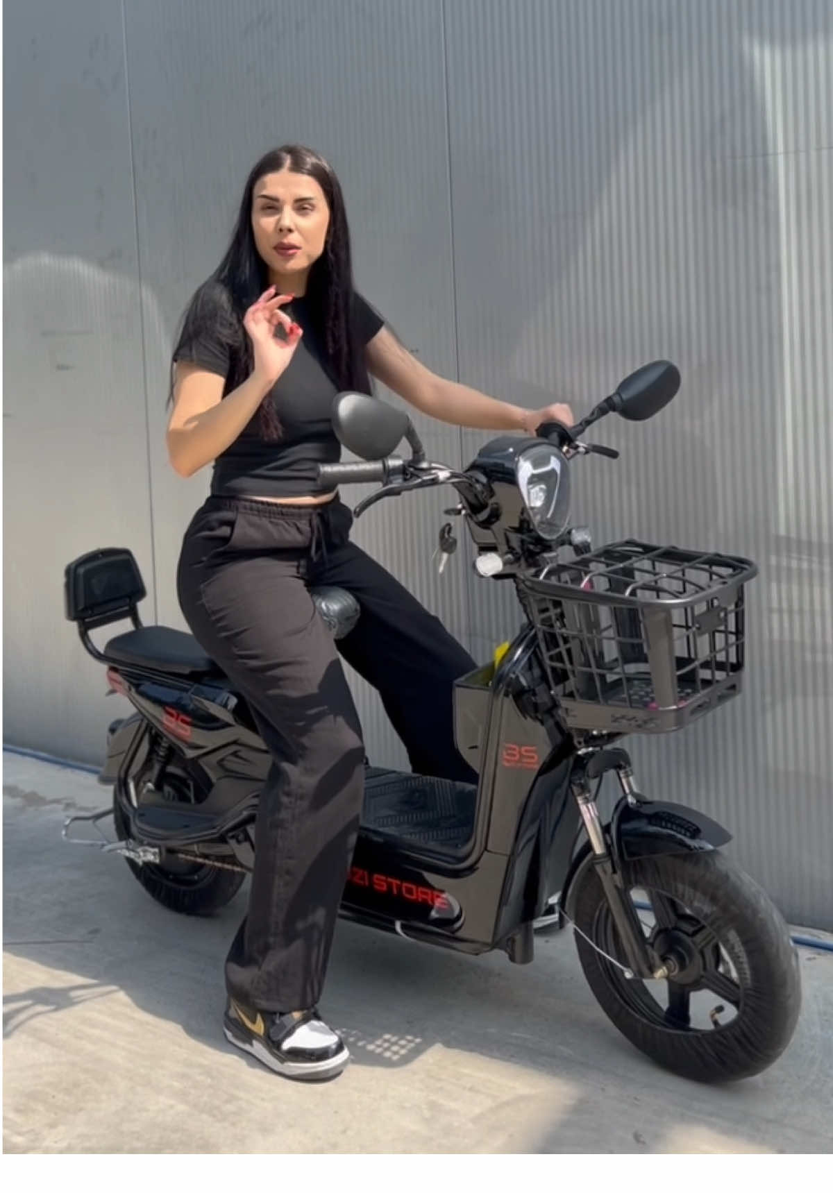 ⚡Motorr Elektrik 400W - 48V⚡ ➡ Aksesor i përshtatshëm për përdorim brenda në qytet. ➡ Motor elektrik i pajisur me bateri të rikarikueshme mundëson lëvizje në kohë të shpejtë pa mundim. ➡ Mjet transporti i përshtatshëm për dy individë. ➡ Bateri e rikarikueshme ➡ Drita LED & Ekran monitorimi ➡ Drejtim dhe kontroll i lehtë 👉Kodi: A2554 🏷Çmimi: 29990 Lekë. Porosit tani!🛒 📩 Na kontaktoni për çdo pyetje në DM . 📞 +355 69 331 0003 #buzistore #buzi #buzial #buzistoreal #motorrelektrik #motorr #shqiperi #albania