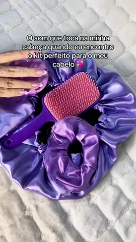 ✨ Achadinho de autocuidado! Esse kit completo para os cabelos é tudo o que você precisa pra deixar os fios mais fortes, limpos e saudáveis! 😍 🧼 O massageador de silicone ativa a circulação e ajuda no crescimento capilar. 💖 A touca dupla de cetim reduz o frizz, protege os fios e mantém a hidratação por mais tempo. Ideal pra quem ama cuidar do cabelo com produtos bons e acessíveis! 🔥 E o melhor: preço imperdível no link! #MassageadorCapilar #ToucaDeCetim #KitCapilar #CuidadosComOCabelo #CabeloBonito #TikTokBeauty #AchadinhosTikTok #ShopeeOficial #kuailebijux 