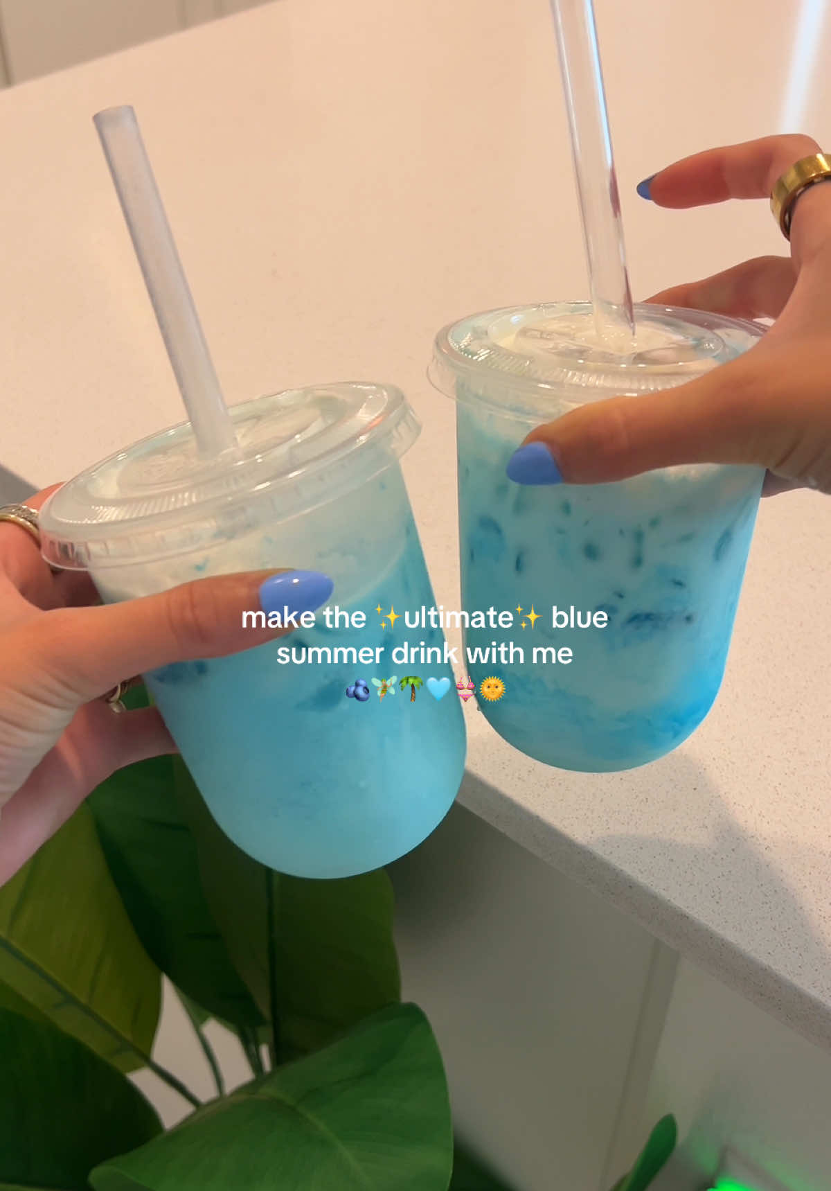 ugh my new obsession!! soo good and the perfect drink for summer🫐🌴🌞 #drink #refresher #blue #bluedrink #Summer #summerdrink #refreshing #pinterest #aesthetic #athome #tutorial #iced 
