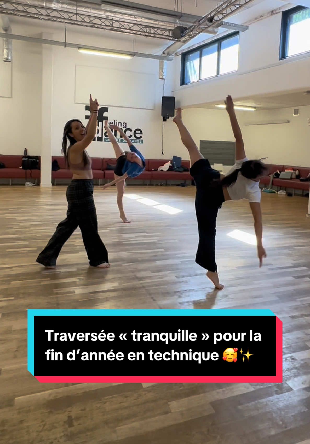 Une des dernières traversées pour la fin de l’année ✨💪🏼 #dancer #dance #paris #perform #jazz #jump #danceteacher #danceclass #danse #workhard 