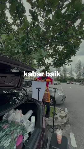 Kadang-kadang, khabar gembira yang kita tunggu tu bukan lambat, cuma Allah sedang susun waktu yang paling sempurna untuk kita. Jangan berhenti berusaha, jangan berhenti berdoa. Mungkin hari ini belum rezeki kita, tapi siapa tahu esok langit akan terbuka luas, dan semua impian kita akan jadi nyata? Percayalah, Allah tak pernah lupa pada hamba-Nya yang sabar. Teruskan berusaha sampai berjaya. Allah bersama kita 🤲🏻#saudagaarasia #chocoalbab #airbelgiankajang #belgianchocolatedrink #belgianbonet #motivasi #wordsofwisdom #inspirasi #katakatahikmah 