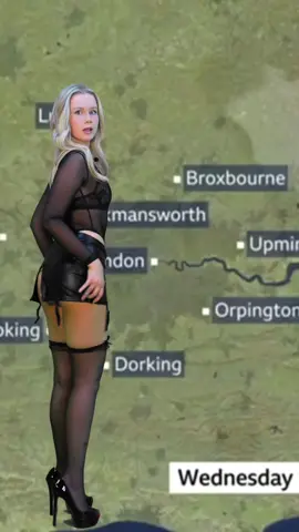 Happy hump day 😃 #weathergirl #london #londonweather #weatherreport #weathertok #ukweather 