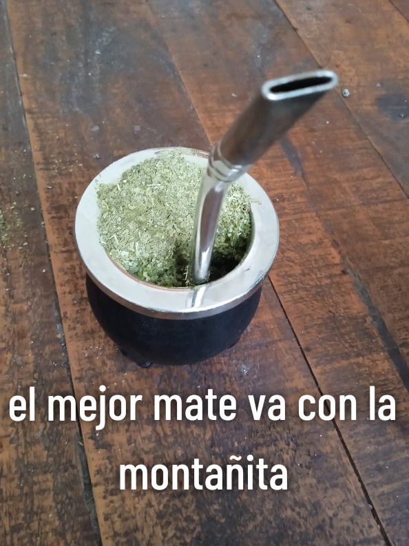 que rico que es el mate  aguante el mate  #mate #unosamargos🧉 el mate con la montañita es uruguayo 