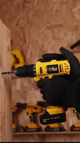 Para quem busca praticidade e efetividade nas diversas tarefas manuais, a parafusadeira e furadeira TB-12E 12V The Black Tools é a solução. Vem com mandril de aperto rápido e design ergonômico, que garante maior conforto ao utilizar. Uma ferramenta compacta, robusta, ideal para você 🤩 #parafusadeira #TikTokshop #furar #furadeira #parafusar #TheBlackTools #ferramenta #ferramentas #compacta #solução #praticidade #bivolt #bateria 