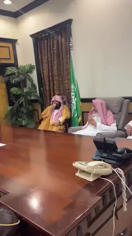 زار أصحاب الأئمة المسجد الحرام : عبد الرحمن السديس وبدر التركي و الوليد الشمسان  سماحه مفتي المملكة العربية السعودية الشيخ عبد العزيز ال الشيخ ، وقد تخلل اللقاء تلاوات مبارك  من كتاب الله: الشيخ بدر التركي و الوليد الشمسان 