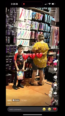 Someone save little man 😔💔 #spencers #parents #yvngcantaloupe  #yvngpapaya 