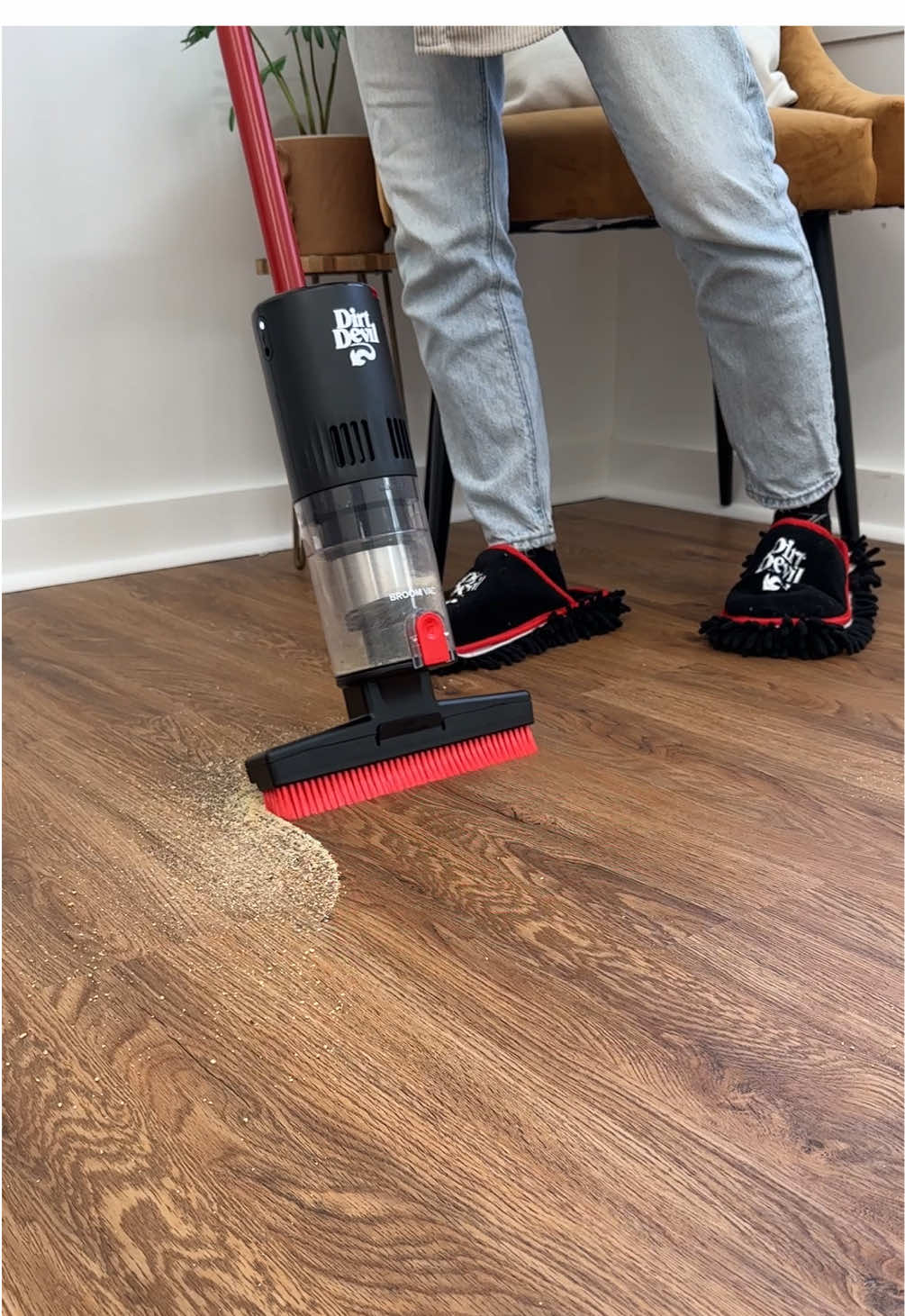 Clean up your messes in no time with the Dirt Devil Broom Vac🤩 #cleaning #cleaningmotivation #cleaninghacks #cleaninghacksforyou #sweep #sweeping #sweepingthefloor 