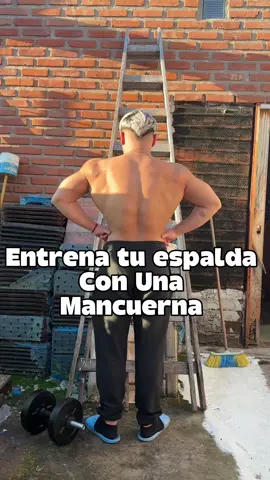 Entrena tu espalda con una mancuerna 💪🏼