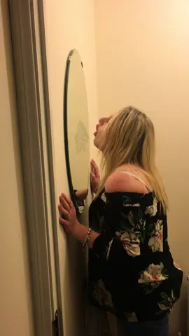 Like mother like daughter 🤣🤣 although I was completely off my face, what’s her excuse #motheranddaughter #fypfunny #drunk #mirrorkiss #shakeittothemax 