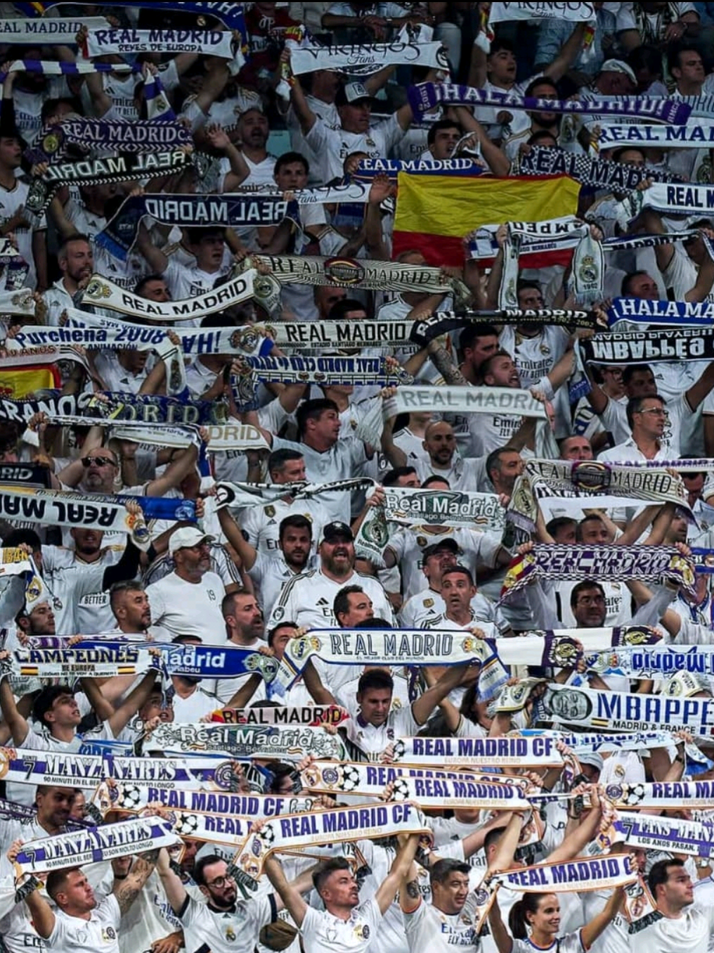 Le meilleur équipe de l'histoire du football 🥇👑🤍🫀mom rek lay top ☝😇❤ #100k #realmadridfc #footballtiktok #viral #fyp #tiktok @Le Madrilène 👑 