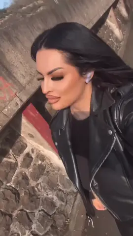 🧏🏻‍♀️🔥
