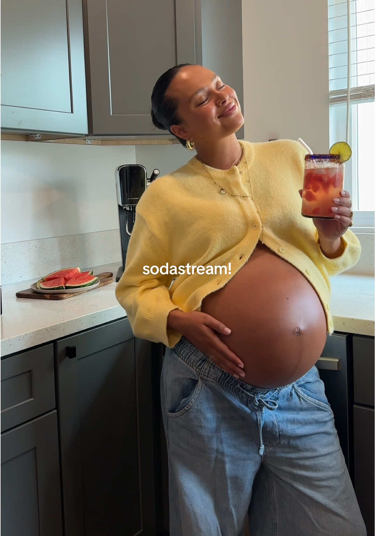 Pregnant or not, everyone loves @SodaStreamUSA. Because when the drinks look this good, no one’s asking what’s not in them.