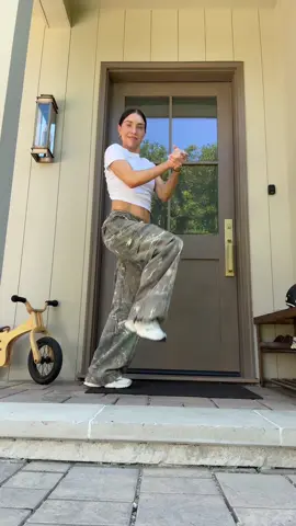 On my way to school pick up and had to hit this real quick 🤭📚🚌✨💘 dc: @jillian webber  #fyp #viral #viraldance #trending #hollabackgirl #momlife 