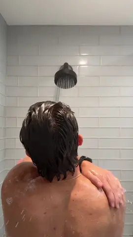 Whoever said you can’t buy confidence hasn’t tried @Harry's body wash 🫧 Grab a 3-pack of Redwood at Costco for $14.99 and stay stocked all summer 👌 #harryspartner #harrysbodywash #ad