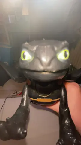 IM A EAGLE! #httyd #toothless #fyp 