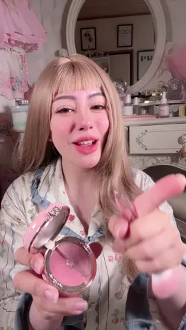 Como beijar no estilo japonês para deixar seu namorado super apaixonado por você 🙌🏻😂 Se vocês quiserem pesquisar o divo, copiem e colem “キスのやり方” É um moço de camisa branca e jaqueta preta de couro 🩷🩷 No vídeo estou usando o blush da #flowerknows 