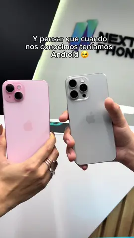 Y pensar que cuando nos conocimos… teníamos Android. 💔📱 Ahora tenemos matching iPhones 💗🤍 Disponible en Nextphone en todos los colores y modelos. ¡Haz el upgrade con tu persona favorita! 😎 #Nextphone #TeamIPhone #DelAndroidAlAmor #iPhoneLovers #ParejaApple 