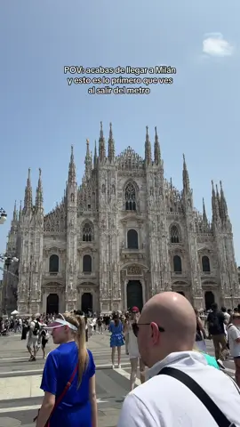 De los lugares más increíbles que he visto! 🇮🇹 #fyp #foryou #parati #milan #italia #duomo 