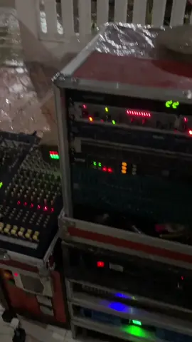 Tanggapan mesti udan🗿🗿 Menyala box ku😭 #soundsystem #soundsystemjawatimur #boxsoundsystem #soundmanindonesia #soundhajatan #soundsystemgresik #fyppppppppppppppppppppppp 