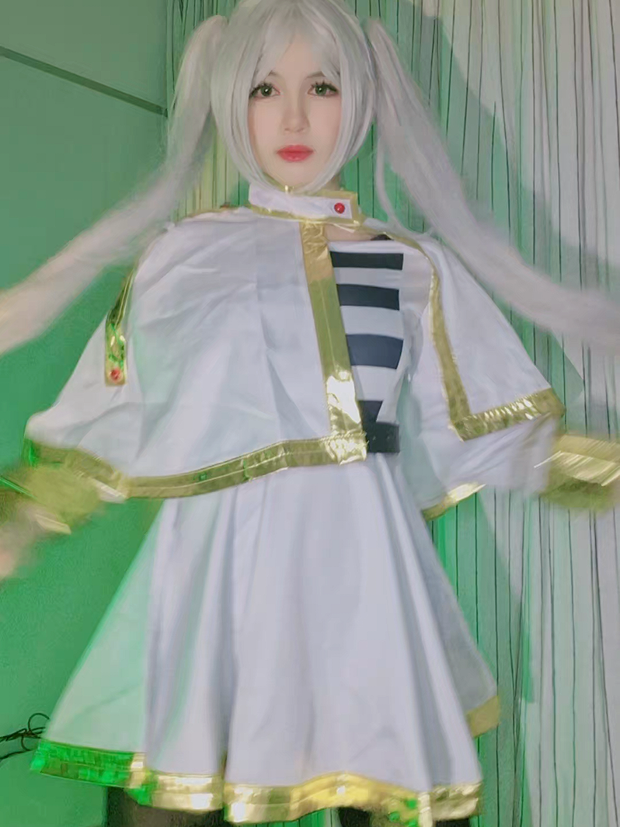 Frieren adaptándose a los nuevos trends jajaja la verdad no sé si este trend es nuevo pero me dio risa (*＞∇＜)ﾉ🌸💫 #frieren #frierencosplay #frierencosplayer #cosplayfrieren #sosonofrieren #sosounofrieren #frierenbeyondjourneysend #frierenbeyondjourneysendanime #frierenanime #fern #stark #himmel #animeisekai #isekaicosplay #animedance #cosplaytrend 