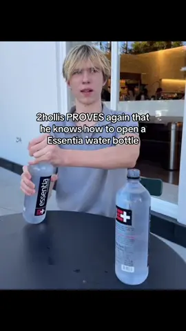 2hollis PROVES again that he knows how to open a Essentia water bottle #sleazepop #thehellp #2hollis #natesib #10cust #janeremover #nettspend 