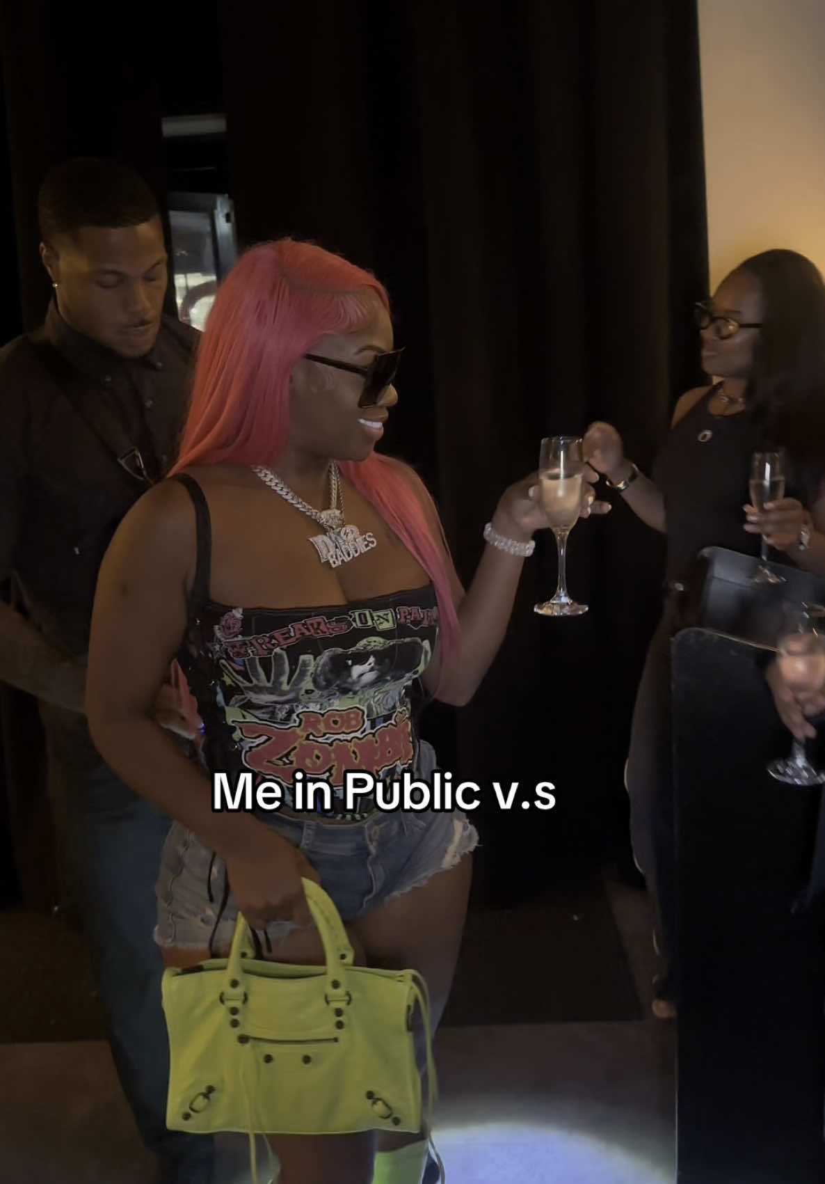& don’t let me be in my feelings and we listening to summer walker & Ashanti the whole ride home🤣🤣🤣 #diamondthebody #dtb #InMyPocketsChallenge #publicvsprivate #nyc #nycsubway 