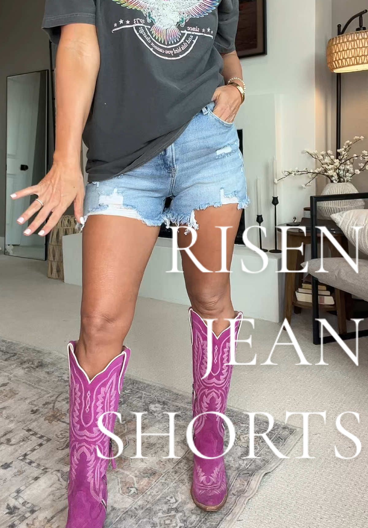 Treat yourself, I’m tellin’ ya, just treat yourself. #risenjeans #risenjeanshorts #jeanshorts #denimshorts #tummycontrol #concertoutfit 