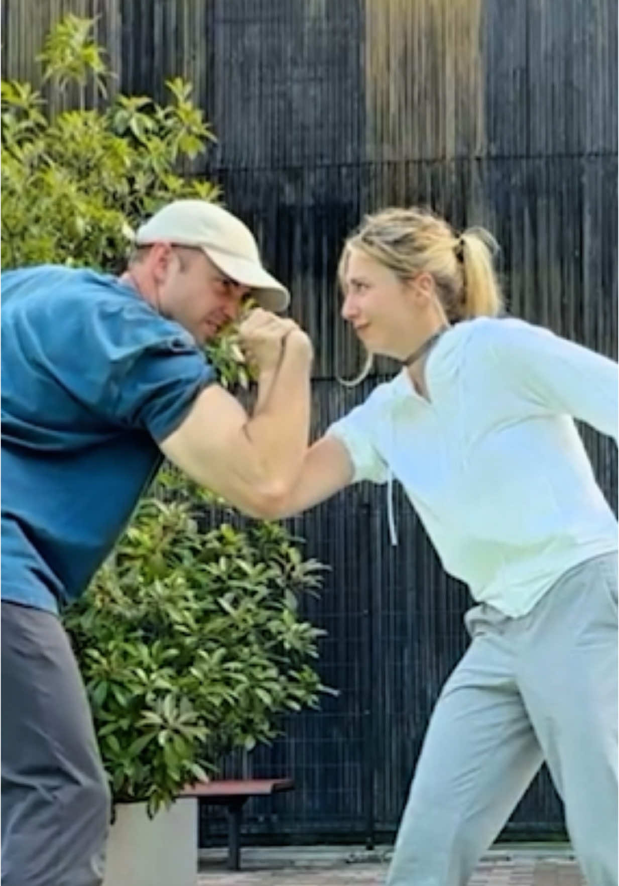 Vom Käfer auf dem Rücken, zum Superhelden, oder so. 🌝 Bizeps hat gebrannt. 🔥😂