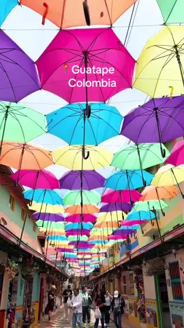 Your sign to visit Guatape in Colombia 🇨🇴 2 hours away from Medellin!  #guatapecolombia #colombiatravel #colombiathingstodo #piedradelpeñol  #guatapehelicoptertour #visitarcolombia #visitarguatape #helitourscolombia #guatape 