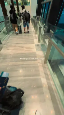 Người mà không quay đầu, thật ra đã từng nhìn mọi thứ lần cuối rất lâu.