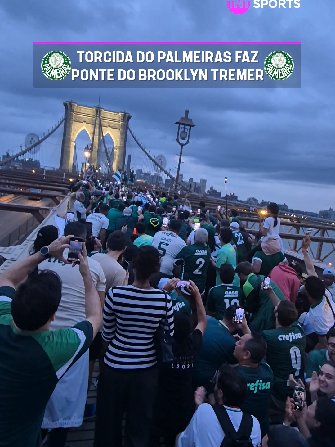 TORCIDA QUE CANTA E VIBRA 🟢🔊 Os palmeirenses tomaram conta da Ponte do Brooklyn, em Nova York, e cantaram tão alto que deu até pra ver os postes de luz mexendo. Que festa, hein?! #MundialDeClubes2025 #foryoupage #mundial #tiktokfutebol #futebol #palmeiras