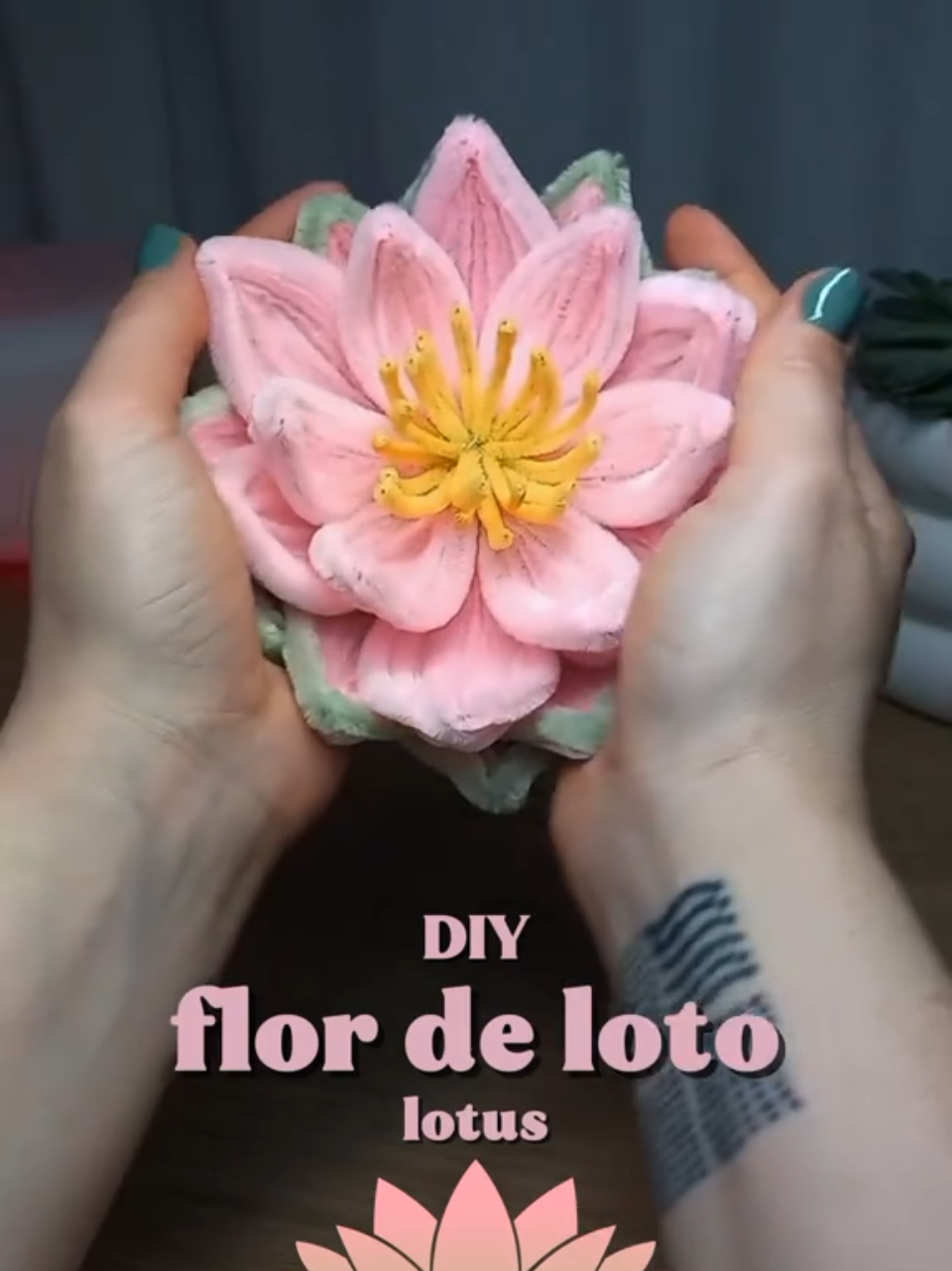 Tutorial de flor de loto🪷 #limpiapipas #loto #tutorial #lámpara #flowers #lotus #DIY #pipecleaner #flor #manualidades 
