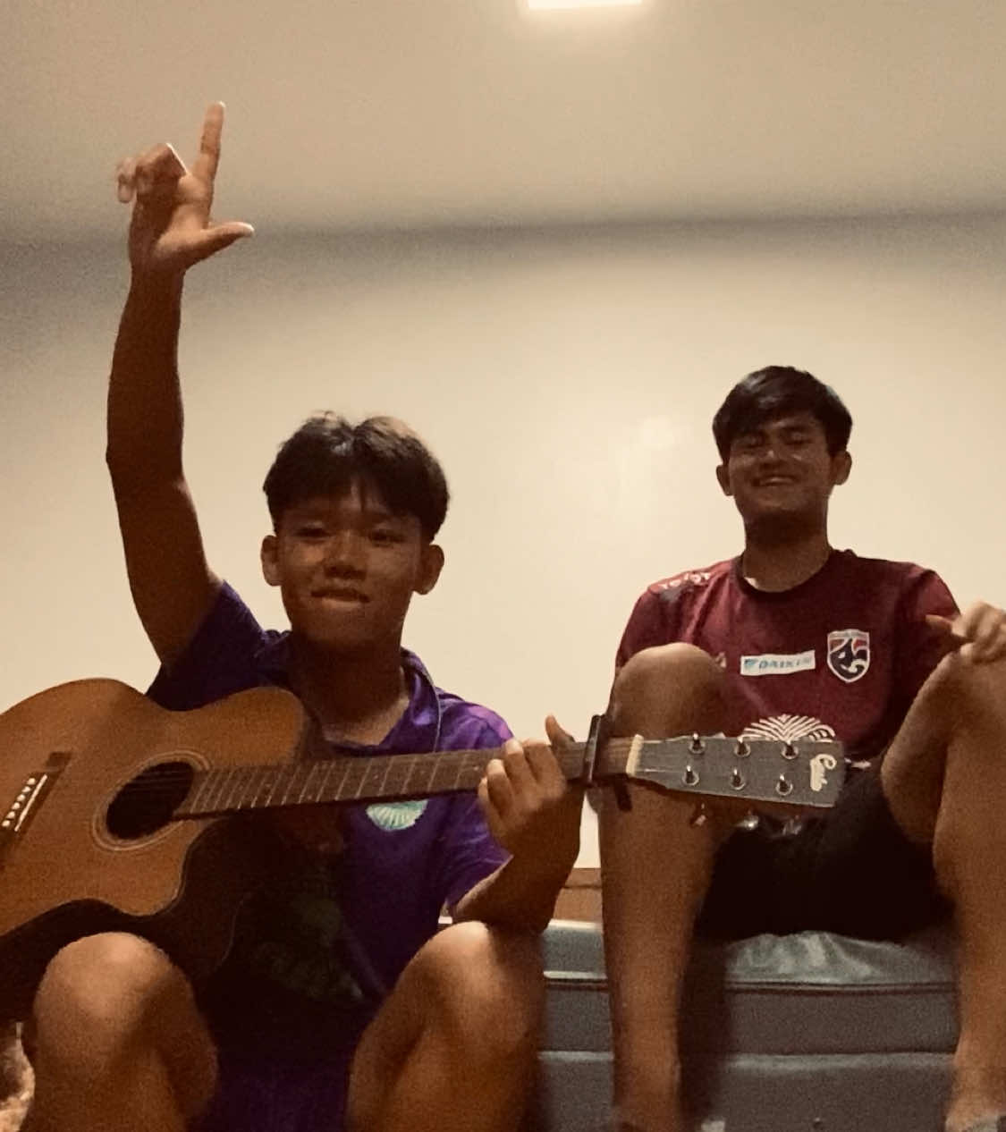 แค่ใช้ชีวิตให้มีความสุข แค่นั้นพอ@arm_ 