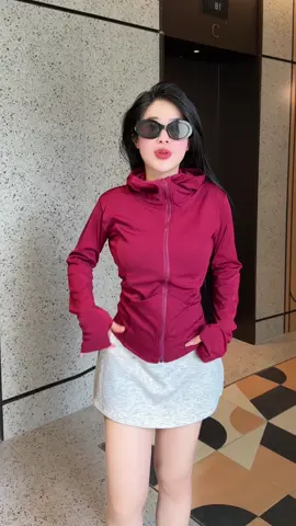 Áo khoác có nón và 2 túi #benhoreview #tiktok #muataitiktok #aokhoacthethao #reviewaokhoac #thoitrangnu #aochongnang #xuhuongtiktok 