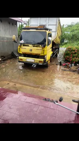 dan hujan pun masih air😇✌️ #fy #fyppppppppppppppppppppppp #kalimantan #trukkalimantan #viralvideo #masukberanda #beranda #hujan🌧️ #airhujan 