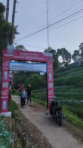 gimana rasanya kalian pas melewati gapura ini  #gunung #gede #via #putri  #gunung #gede #pangrango  #pendaki #gunung #gapura  #pendaki #alam #gede #fyp 