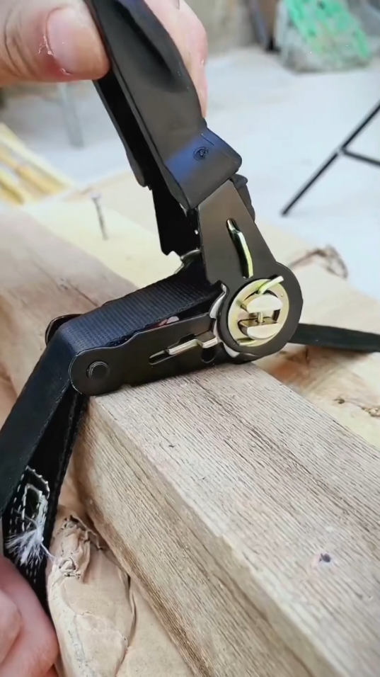 Cargo Strap Lashing Ratchet Adjustable Motorcycle And Car Tie Down Cargo Sturdy And Durable#Gear rope tensioner is particularly convenient for binding goods, firm and convenient # rope tensioner strap # efficient energy utility # hardware tool #fyp #foryou #tiktokshop #goodthing 