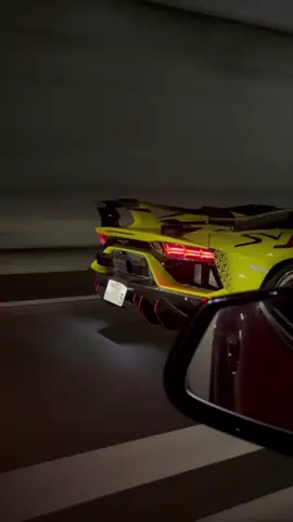 #LamborghiniAventadorSVJ 🇮🇹 Pure Sounds & Flames in #Tokyo #Japan 🇯🇵